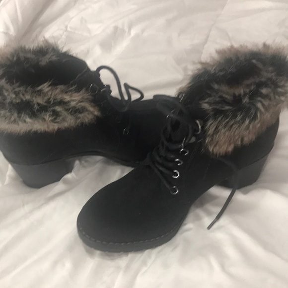 **NEW** Sophie17 Fur Lined Booties - Picture 1 of 3
